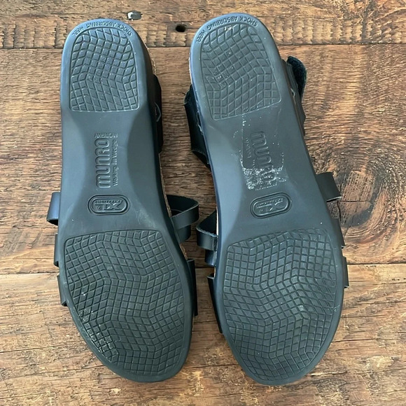 Munro Kaya Black Cork Sandals size 8.5 - Picture 3 of 4